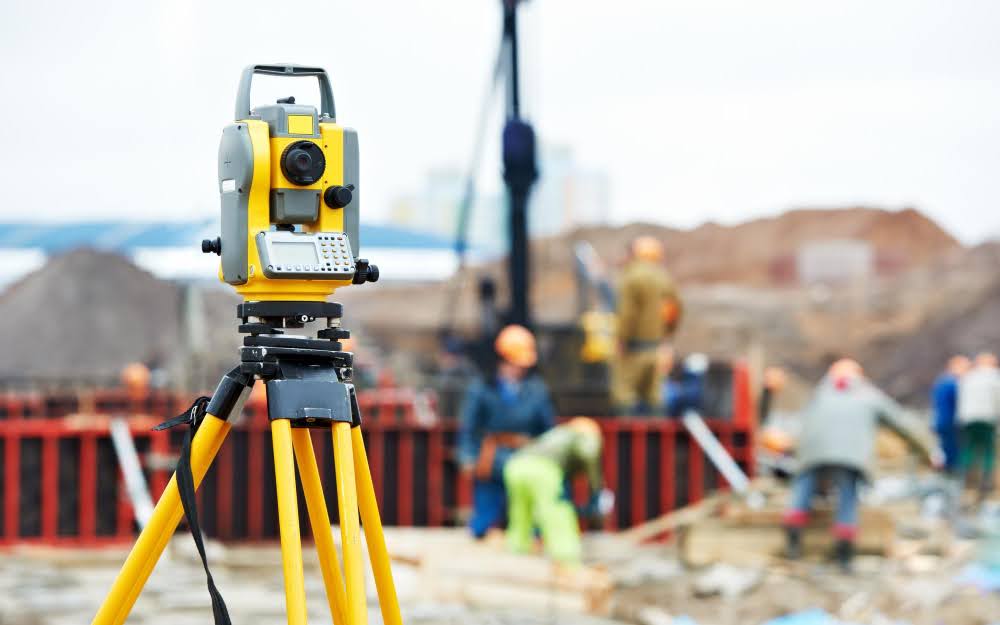 Equipamento de topagrafia durante aplicação prática